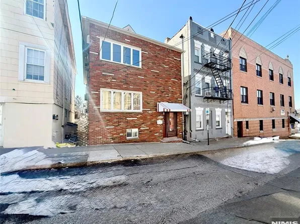 54 Spring St, Lodi, NJ 07644