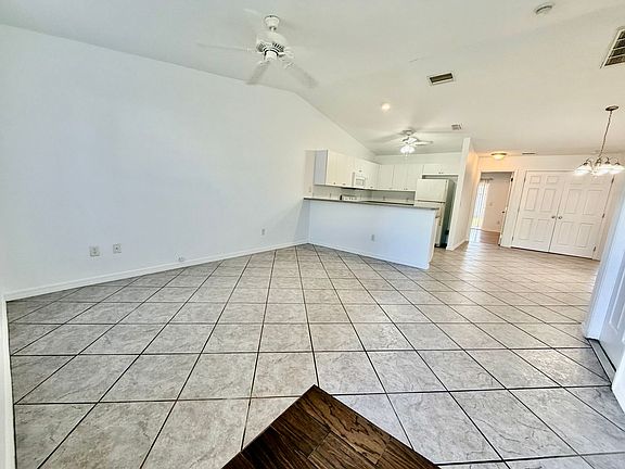 2nd image of 109 NE 16th Pl