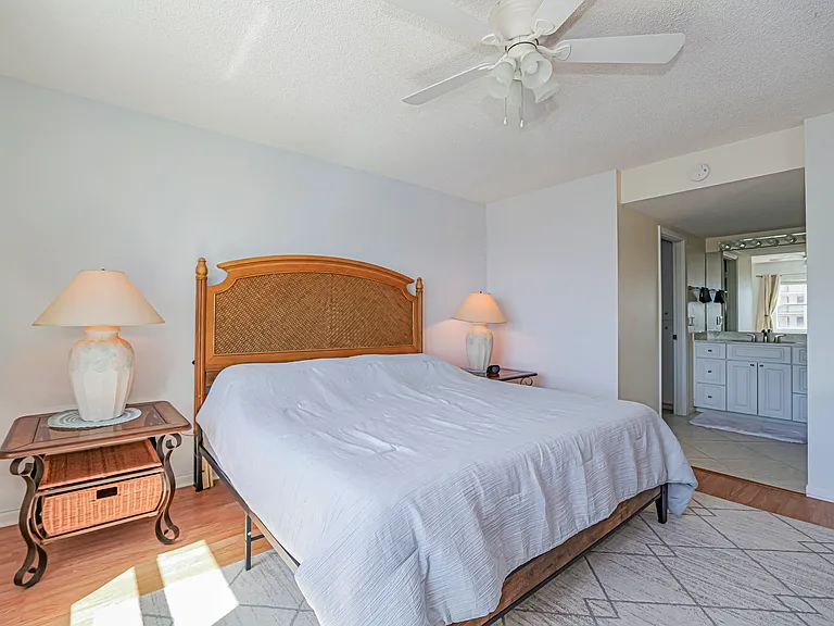 4049 Ocean Dr #305 — Photo 9