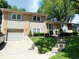 42 Lombard Cir, Lombard, IL 60148
