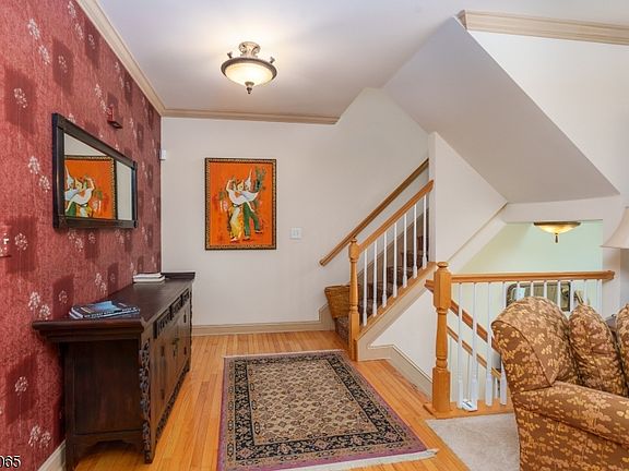 5th image of 59 Spring Hill Cir
