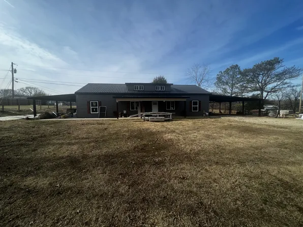 1413 Johnson St, Burns, TN 37029