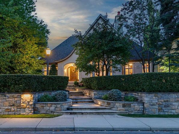 2700 N Carleton St SW, Calgary, AB T2T 3K9
