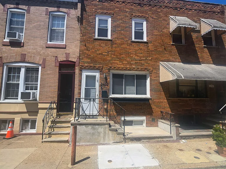 2432 S Hutchinson St — Photo 1