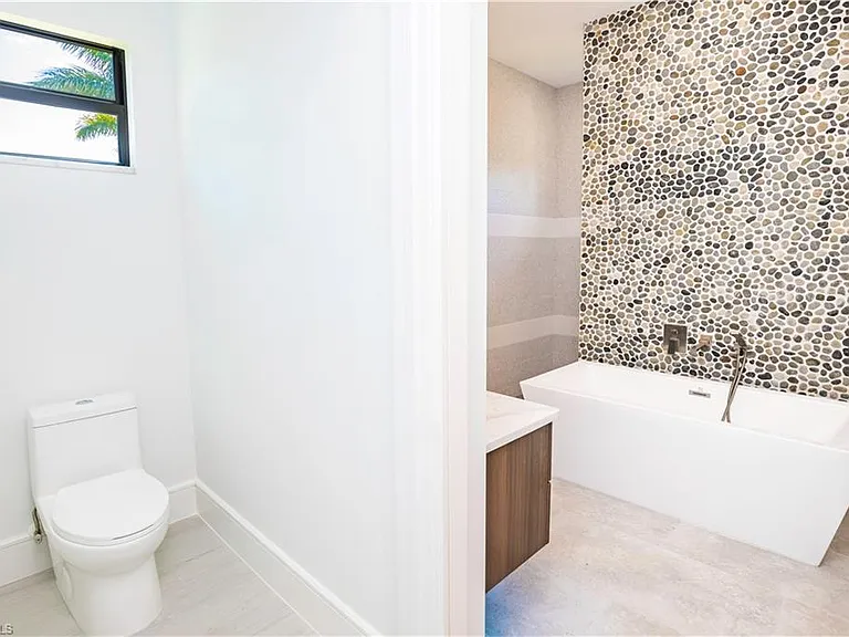 231 Legacy Ct — Photo 33