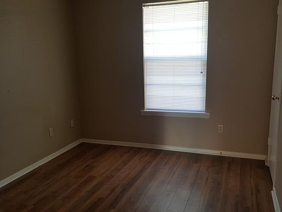 5th image of 1204 Hillyer St