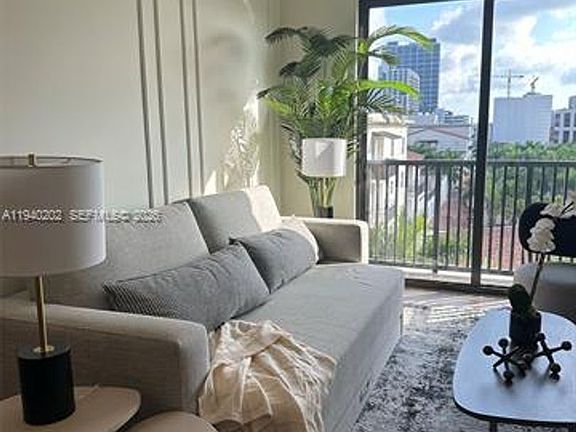 4th image of 4220 Laguna St #804