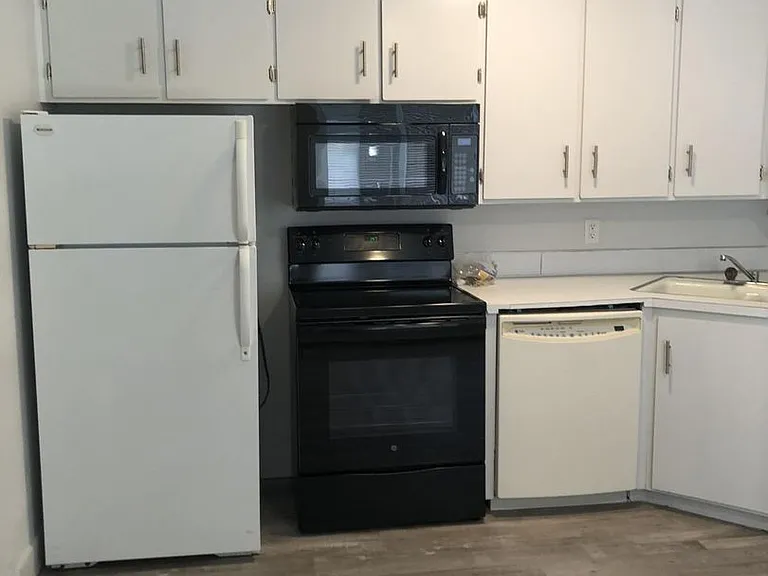 820 E 275 N — Photo 11
