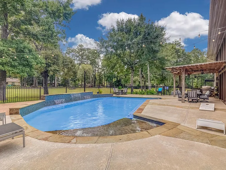 22 Winged Foot Dr — Photo 1