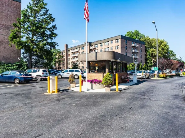2 Birchwood Court #3J, Mineola, NY 11501