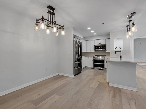 5th image of 2801 Chancellorsville Dr APT 236