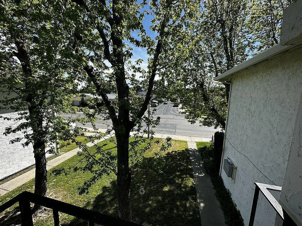 2 bed, 910 sqft, $1,800 — Photo 2