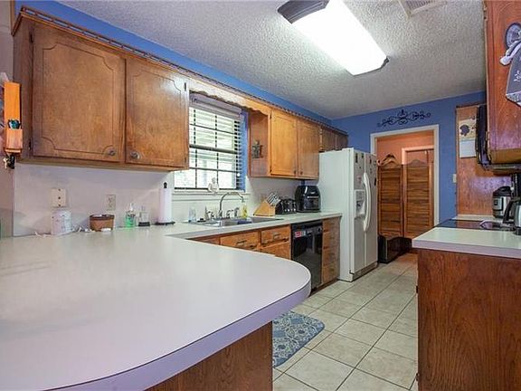 5th image of 422 Parkhaven Dr