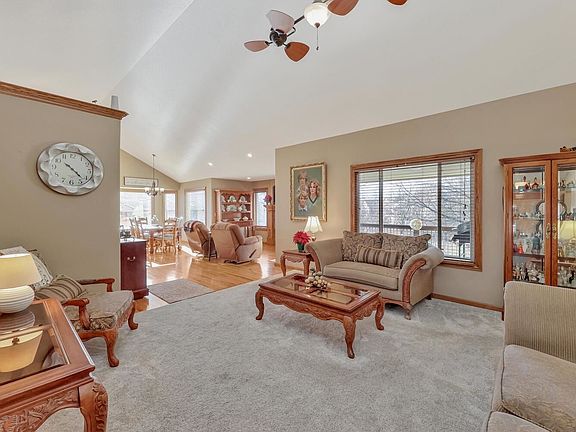 4th image of 1009 N McCaskey Dr