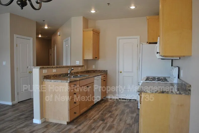 3 bed, 2.5 bath, 1443 sqft, $1,650 — Photo 3
