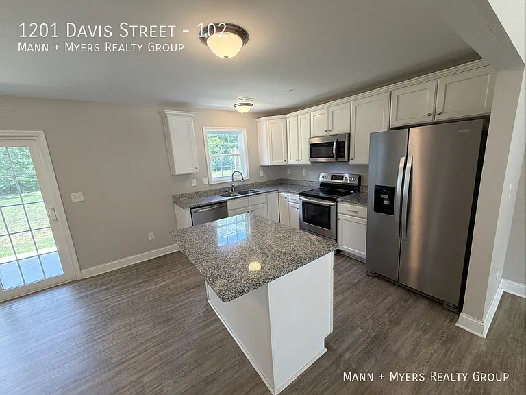1201 Davis St #102 — Photo 2