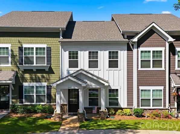 1805 Edgewater Dr NW, Conover, NC 28613