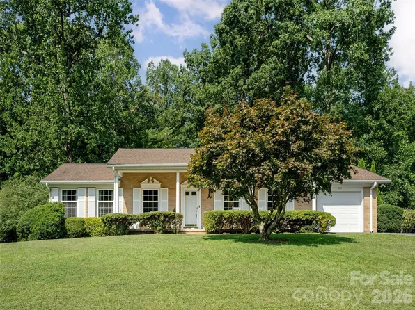 303 Tree Haven Blvd, Hendersonville, NC 28791