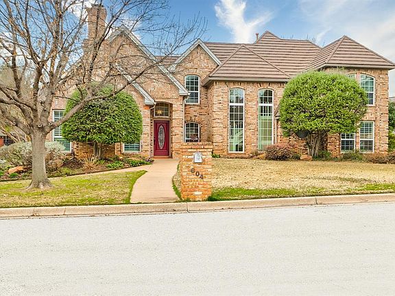 2nd image of 604 Saddlebrook Dr