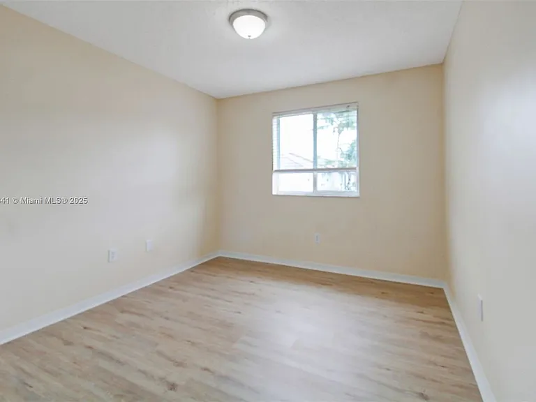 2205 SE 23rd Rd — Photo 7