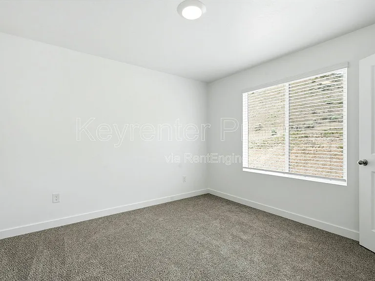 371 E Levengrove Dr — Photo 24