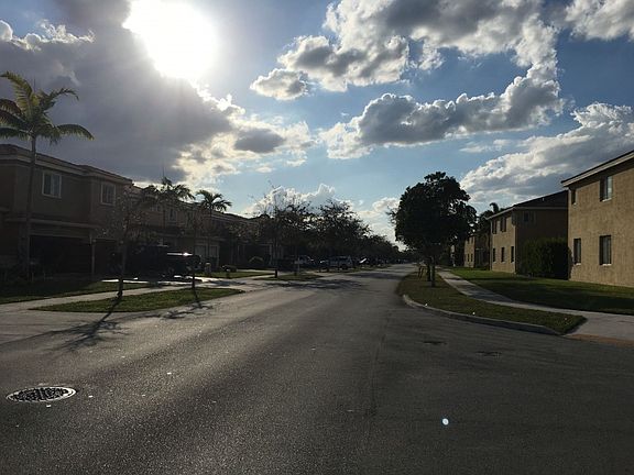 5th image of 742 NW 204th St