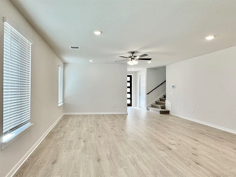 404 Tinto St — Photo 14