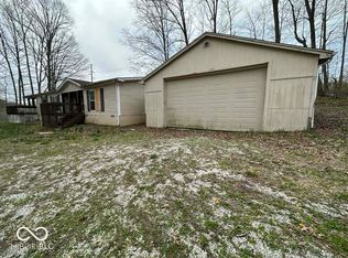 527 S Robbs Ln, Pekin, IN 47165