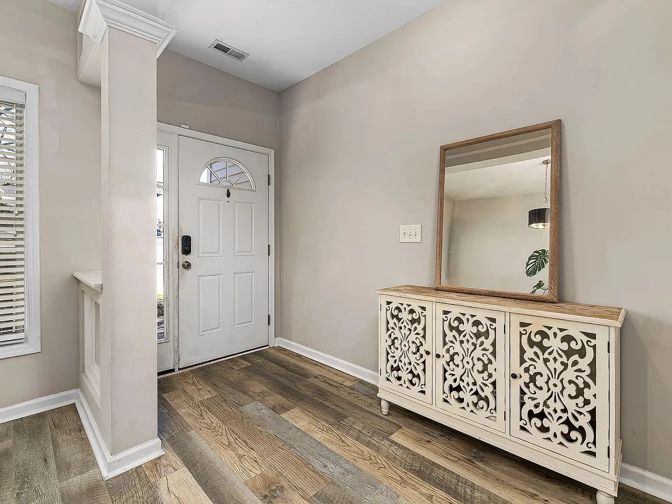 3 bed, 1964 sqft, $1,899 — Photo 4