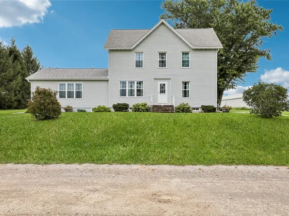 1056 R Ave, Marengo, IA 52301