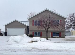308 8th St NW, Dodge Center, MN 55927