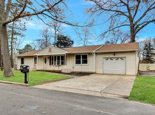 20 Cedar Dr, Lanoka Harbor, NJ
