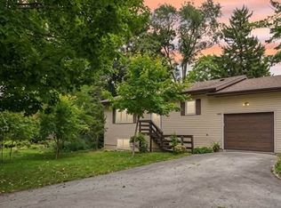 4320 S 35th St, Greenfield, WI 53221