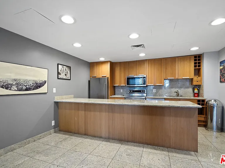 800 W 1st St #1409 — Photo 36