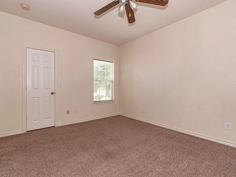 1609 Walnut St — Photo 11