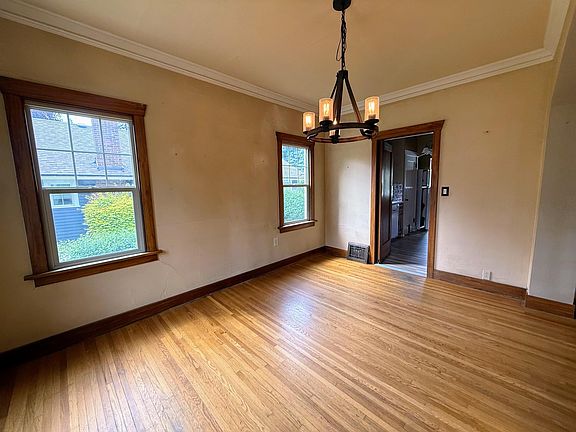 5th image of 321 E 28th Ave