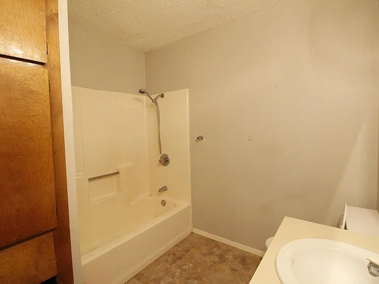 513 S Beverly St #C — Photo 8