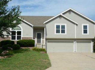5536 NE Scenic Dr, Lees Summit, MO 64064