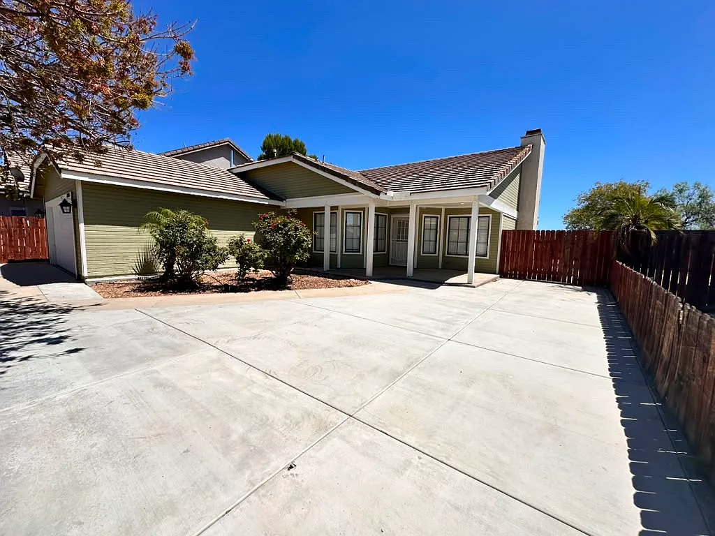 4 bed, 1857 sqft, $3,400 — Photo 1