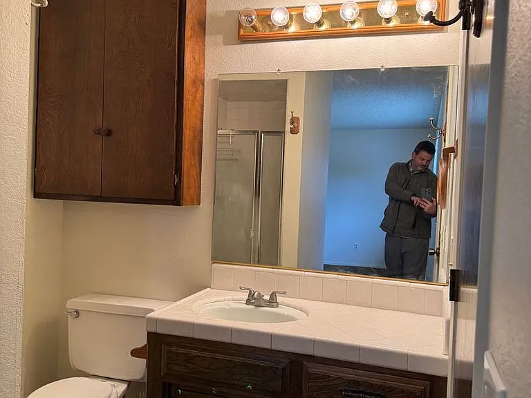1586 Hawthorne Dr — Photo 12
