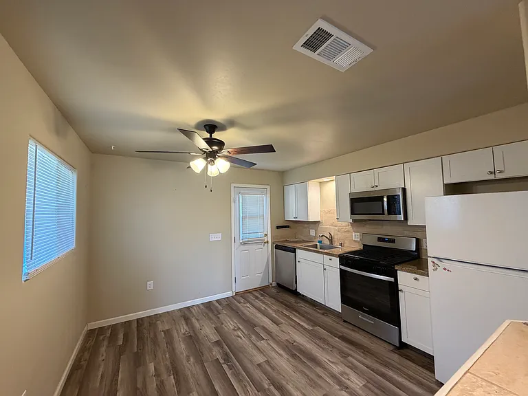 205 Warren Ave #A — Photo 2