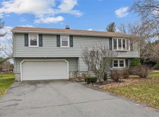 39 Cherokee Dr, Portsmouth, RI 02871