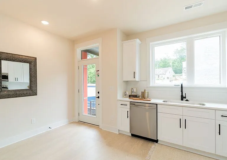 745 N Market St — Photo 2