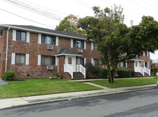 1090-1094 N Alleghany Ave, Lindenhurst, NY 11757