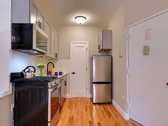 3rd image of 112 E 7th St APT 8