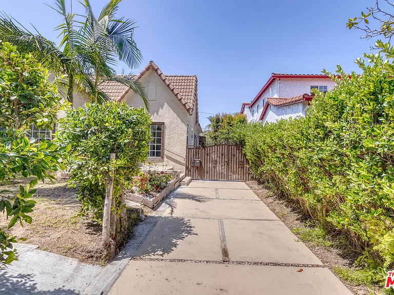 2127 Malcolm Ave — Photo 4