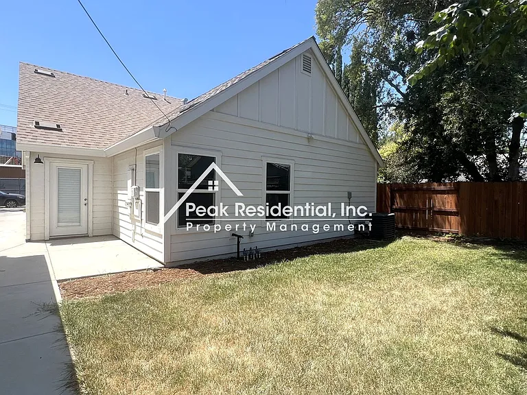 4867 V St — Photo 30