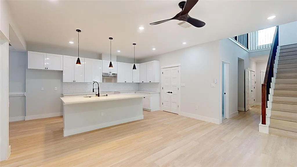 4 bed, 2.5 bath, 1839 sqft, $2,100 — Photo 3