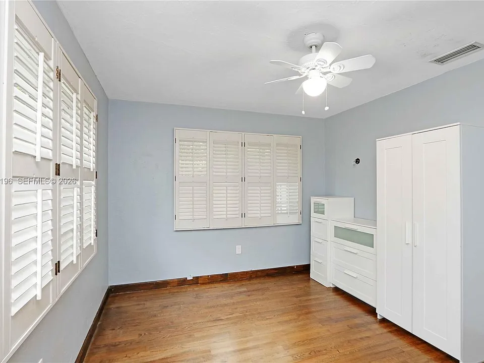 22 Camilo Ave