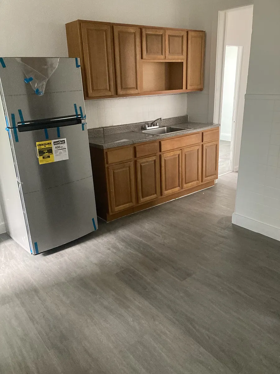 Building Photo - 49 Van Cortlandt Park Ave #2